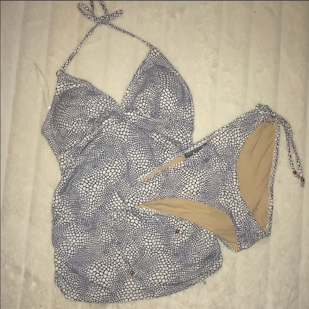 A Pea in a Pod maternity swimsuit